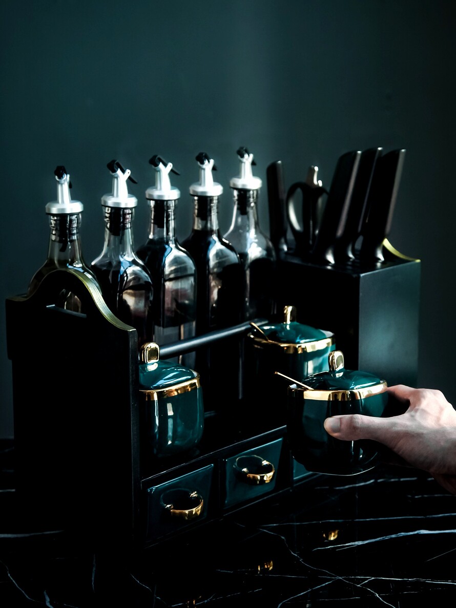 Nordic light luxury seasoning box set Household seasoning tank rack Oil bottle pot Salt tank Glass kitchen supplies shelf