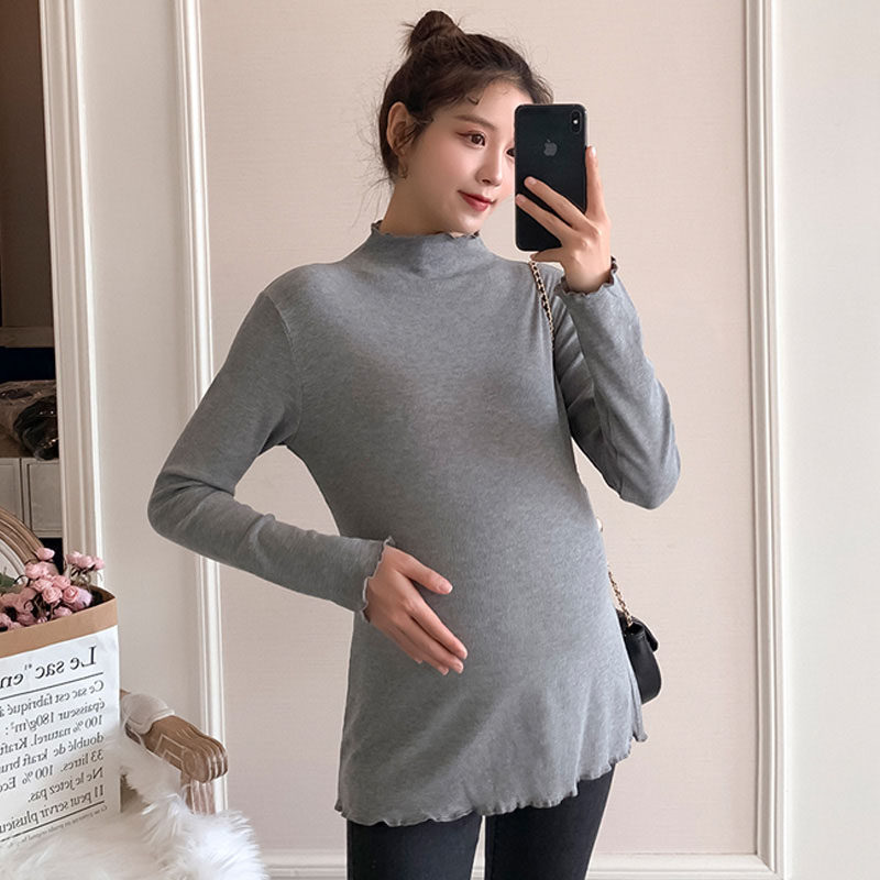 Autumn and winter outside wearing a knitted sweatshirt with a half-high-collar pregnant woman blouse with loose long sleeves and a T-shirt with a T-shirt