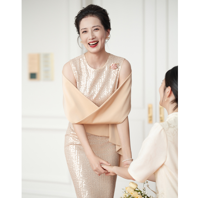 High-End Mother-In-Law Wedding Banquet Outfit 2026 New Model Noble and Luxurious Mother's Wedding Dress with a Sense of Sophistication Wedding Evening Dress