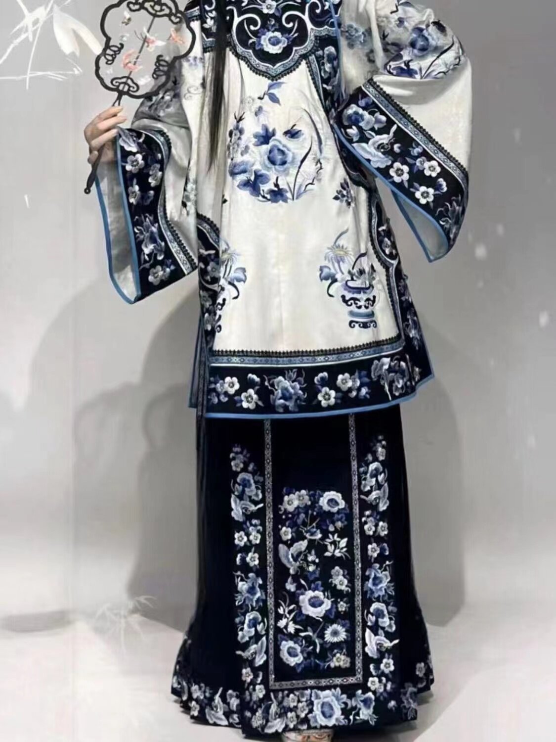 Китайцы одежда наборы 高端清代汉服新中式中国风古装女黑色马面裙上衣印花刺绣氅衣套装