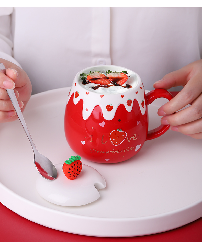 Mark cup ceramic cup with cover cup of strawberries and lovely girl breakfast cup spoon coffee cup couples creative large capacity