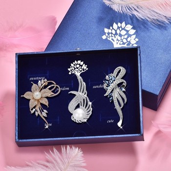 Brooches, exquisite pearls, anti-exposure corsages, suits, coats, suits, high-end pins, accessories, light luxury gifts