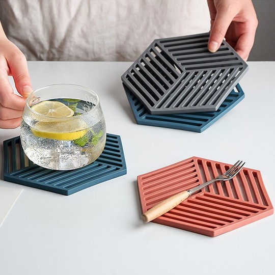 Hexagonal Nordic dining table insulation pad anti-scalding placemat 2 shapes and colors random