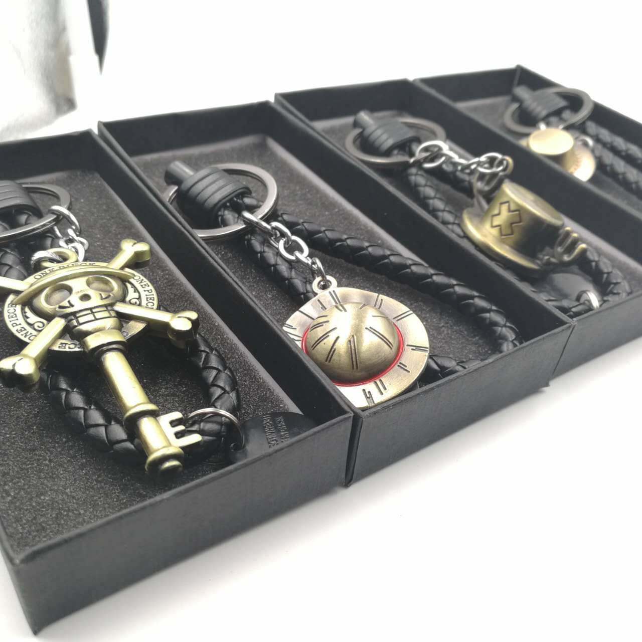 Sea thief Hang sea to Wang Cartoon Perimeter Grass Hat Ruffsolon Skeleton Sign Metal Key Buckle Pendant Gift Box Dress