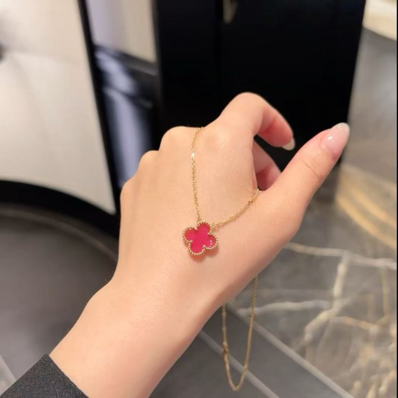 High-Quality Custom Color Pink Enamel Four-Leaf Clover Necklace, Five-Flower Bracelet, Ten-Flower Necklace High-Quality Custom Color Pink Enamel Four-Leaf Clover Necklace, Five-Flower Bracelet, Ten-Flower Necklace