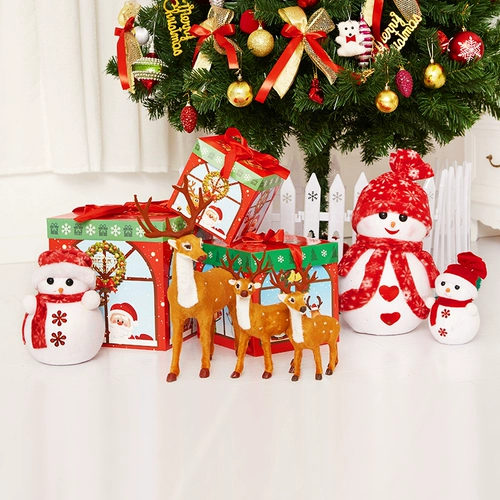 Рождественская декоративная снеговик Elk Рождественская елка под маленьким орнаментом на рабочем столе окна атмосфера сцены сцены реквизита камеры