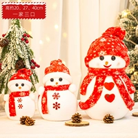 Семья из трех снеговиков