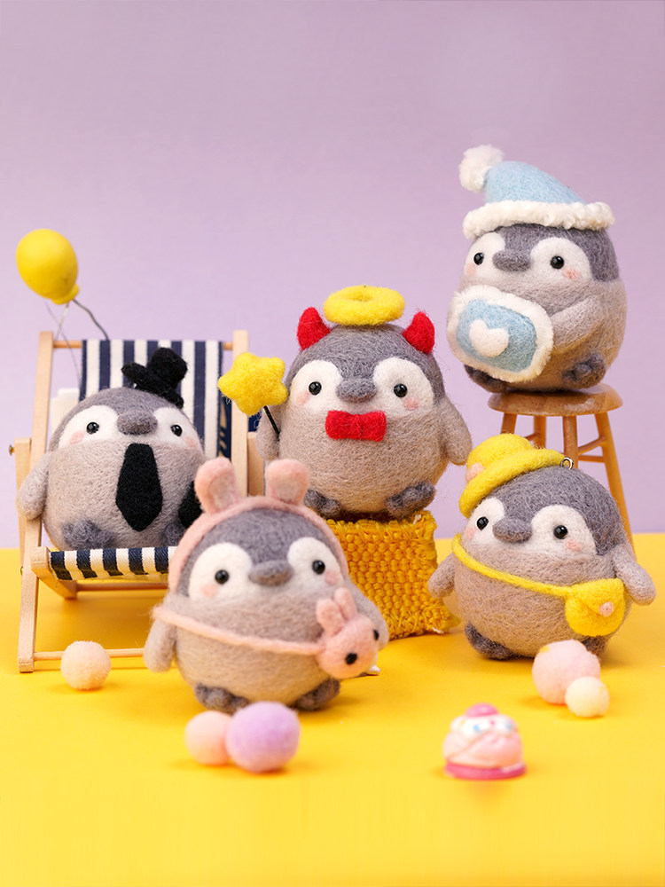 Energy penguin novice homemade key chain pendant gift wool felt poking music handmade diy material bag