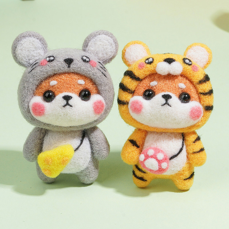 Genuine Xiaocai Chai 12 zodiac keychain pendant hand-made wool felt hand-made diy material bag wool felt