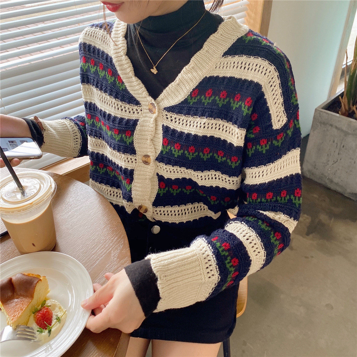 Blue hollow stripe thin knitted cardigan 2021 spring new hook flower navy blue sweater jacket air conditioning shirt