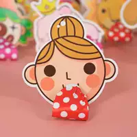 Маленькая девочка дует дракона (10 нарядов)