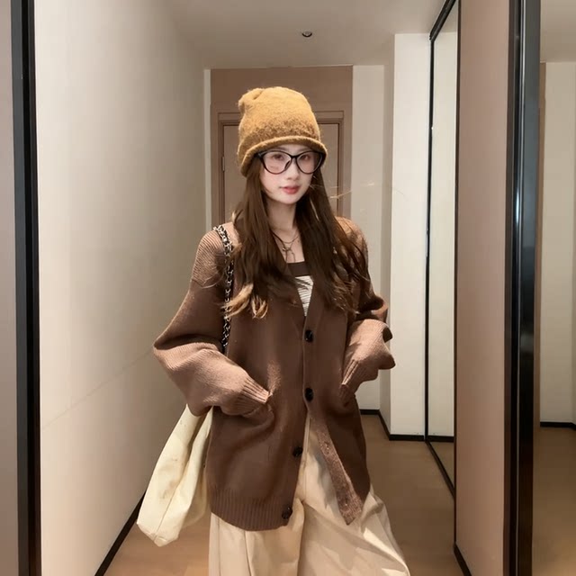 Khaki V-neck long-sleeved hooded design knitted sweater women's autumn and winter stunning temperament commuter style layered coat