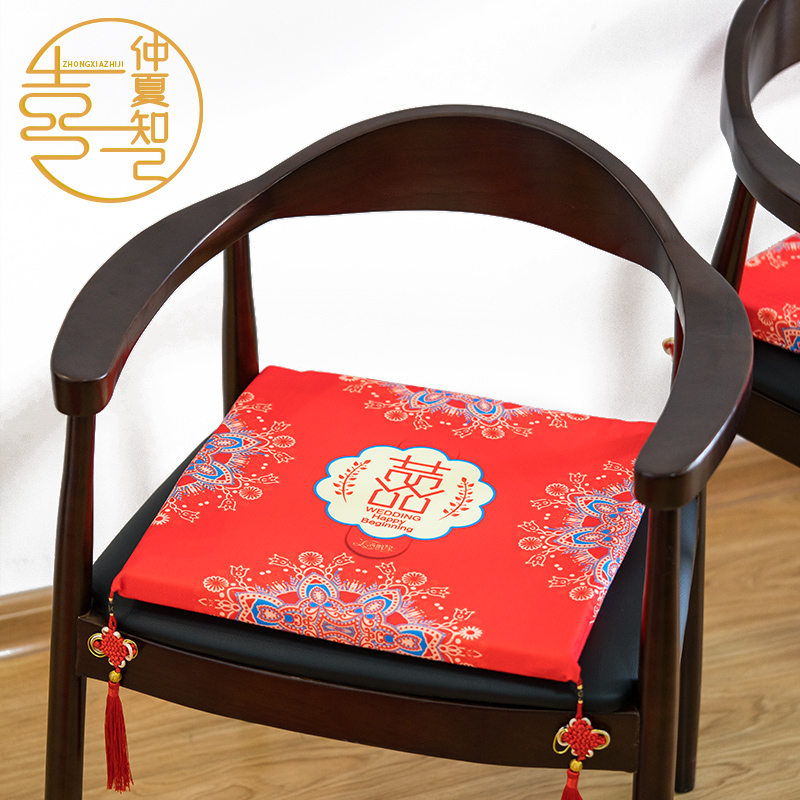 Wedding celebration supplies thickened happy word cushion Sitting blessing pad Bride step on the happy pad Wedding tea worship a pair of kneeling mats