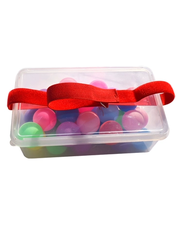 Мероприятия по построению и развитию команды Курица Мероприятия по построению и развитию команды курица-петух несет яйца, встряхивая мяч, коробка, весело, ежегодное собрание