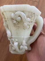 Old objects jade wineware wine cups chilong horn cups ancient jade handles antique imitation Qin Han and Tang carved ancient dragon white jade cups
