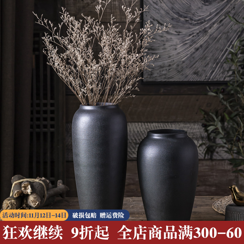 Manual coarse pottery vases black Japanese flower implement small flow ceramic zen desktop furnishing articles household dry flower restoring ancient ways