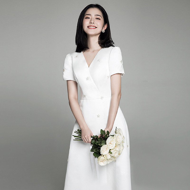 Hepburn Satin Light Wedding Dress 2021 New Bride Simple Temperament Forest Tour Super Immortal Certificate Registration Small Dress