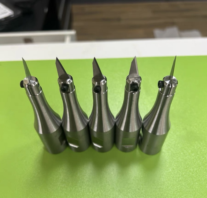 Ultrasonic 28K-35K Cutting Knife Titanium Alloy Handheld Ultrasonic Welding Head Start Switch Connection Cable Screw Ultrasonic 28K-35K Cutting Knife Titanium Alloy Handheld Ultrasonic Welding Head Start Switch Connection Cable Screw
