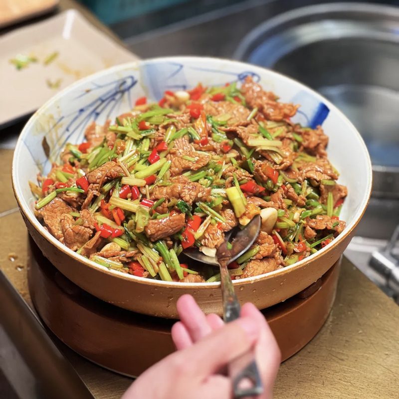 Hotel Restaurant Deli Display Plate Creative Ceramic Buffet Fast Food Plate with Base Small Female Hostess Tableware