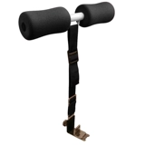 Общежитие лежит на вспомогательном животе, чтобы похудеть, чтобы похудеть, зафиксируя фата семейного фитнеса оборудования.