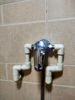 With Sheung Shui fitting valve switch old Ming-fit electric water heater hot and cold mixing valve water mixing valve shower solar energy