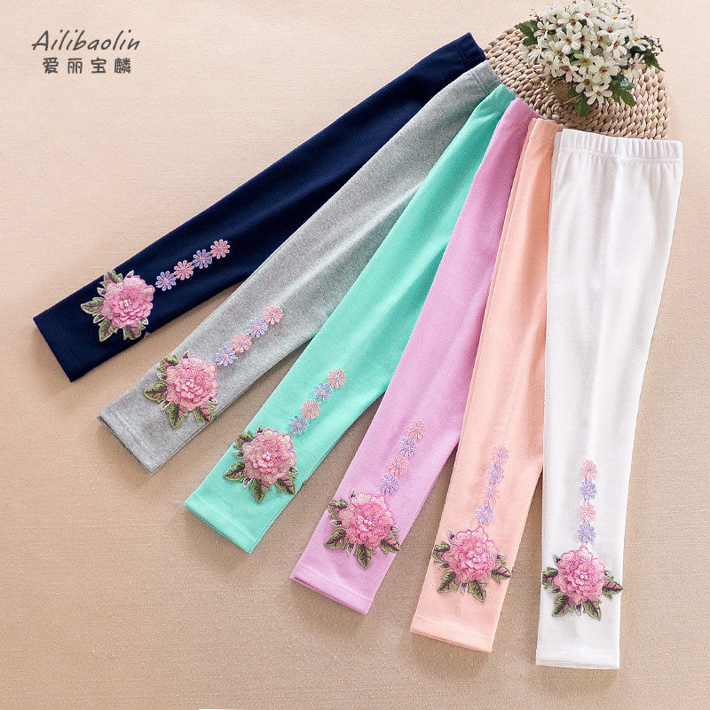 Girls in the baby pants 2022 spring girls pants 2 hundred pairs 4 trousers 6 pure cotton 8 outside wearing casual tide