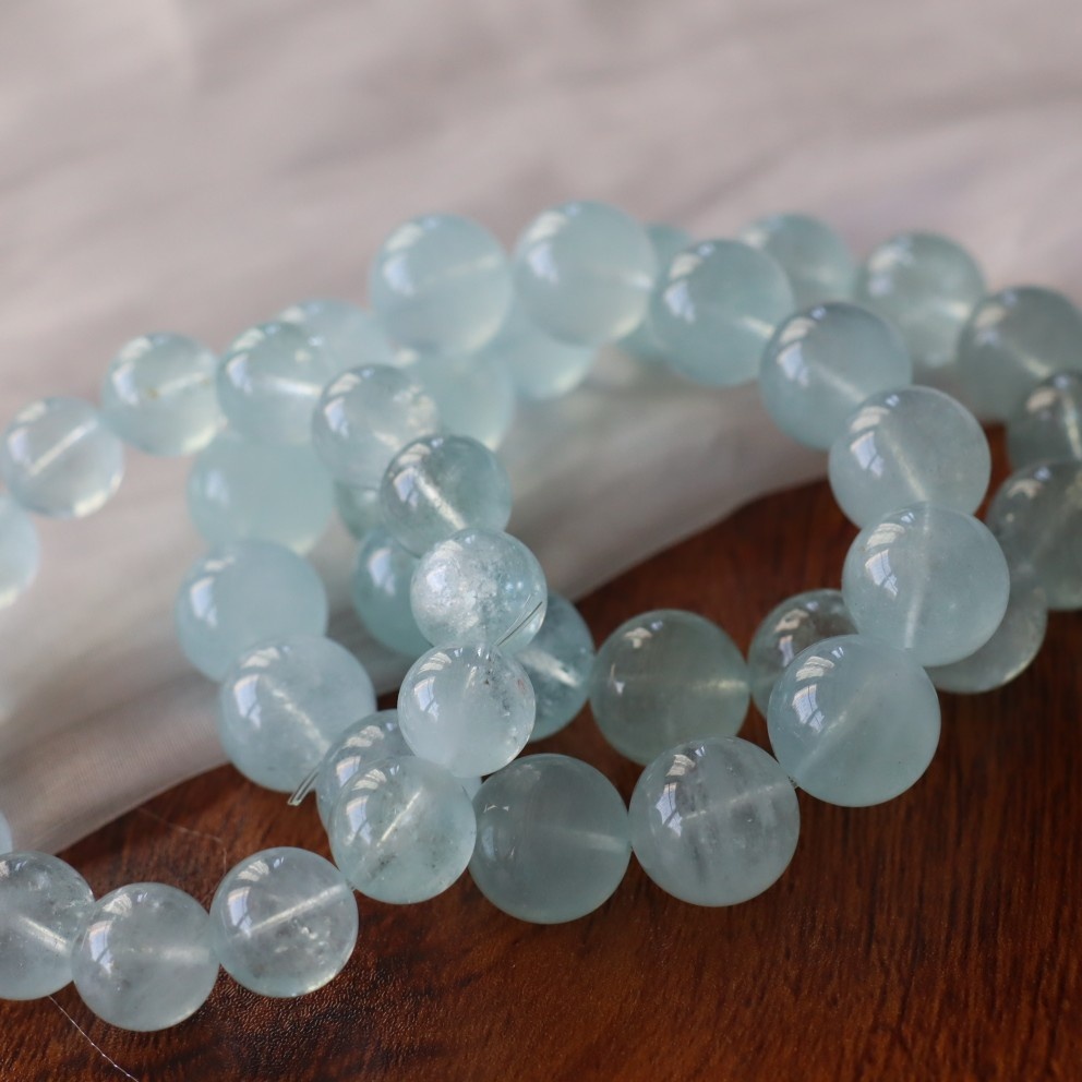 天然未処理のベリルアクアマリン、ミントグリーンアクアマリンの輝くラウンドビーズ、大きな粒子、男女兼用ブレスレット