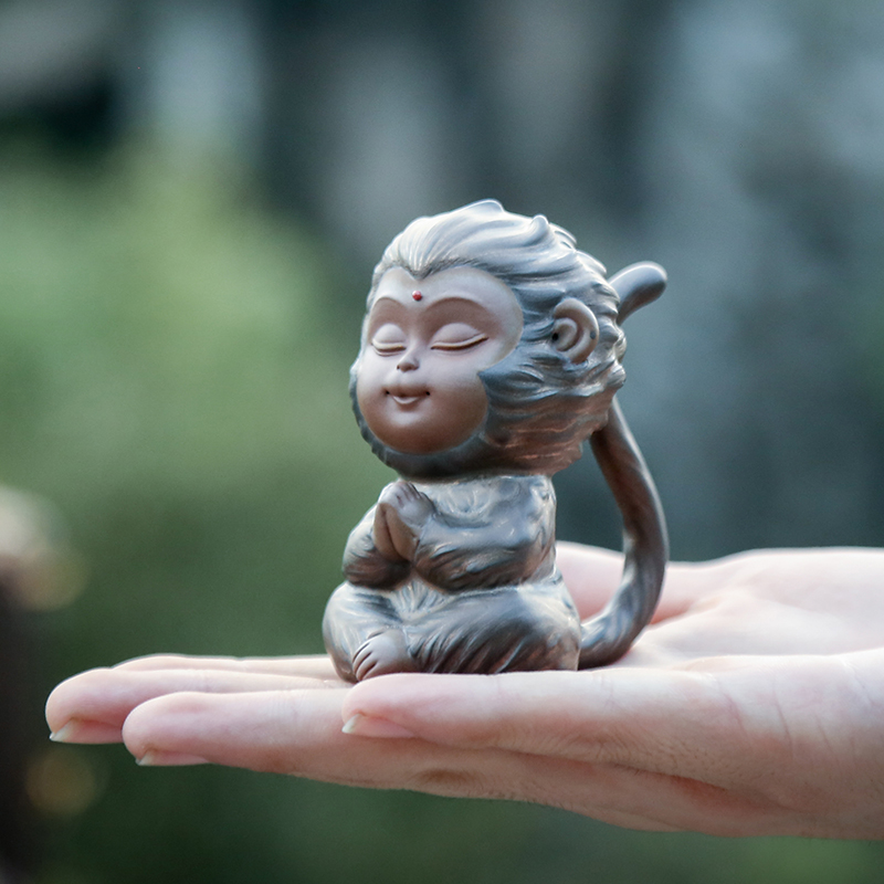 Goalkeeper cute monkey Ceramics Qi Tian Grand St. Sun Wukaru Scenery Zen with small swinging piece Car ornaments