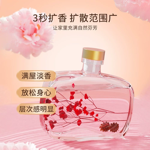 3 бутылки ароматерапии в помещении.