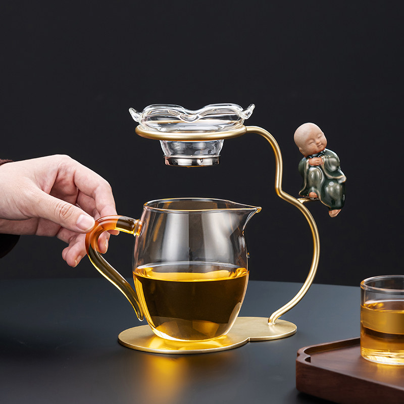 Heat-Resistant High Borosilicate Glass Fair Cup with Integrated Tea Strainer for Home Use, Tea Brewing and Tea Sharing Device, Kung Fu Tea Set Accessory with Filter