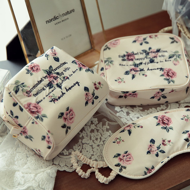 Retro flower makeup bag, small embroidered letters makeup storage bag, three-dimensional trapezoidal body bag