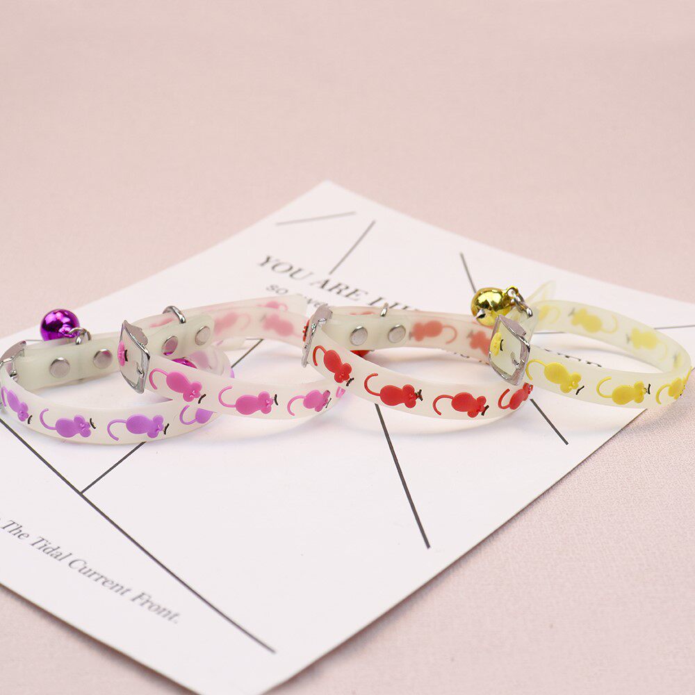 Pet silicone luminous bell collar for cats and dogs to prevent them from getting lost at night, luminous collar, light-absorbing neck collar accessory pic 4