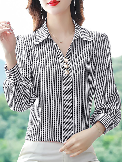 Long-sleeved striped shirt women's 2023 spring and autumn new fashionable middle-aged mother's bottoming shirt top shirt