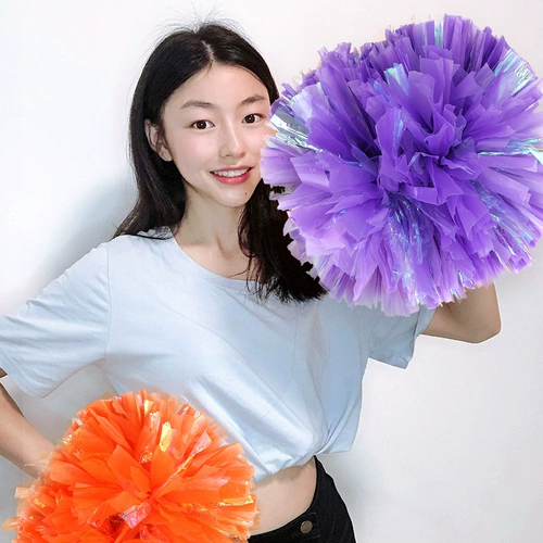 La La Team Ballist Ballist Halla La La La Dance Game LaLa Team Team, держащая танцевальную ручку красочное мяч