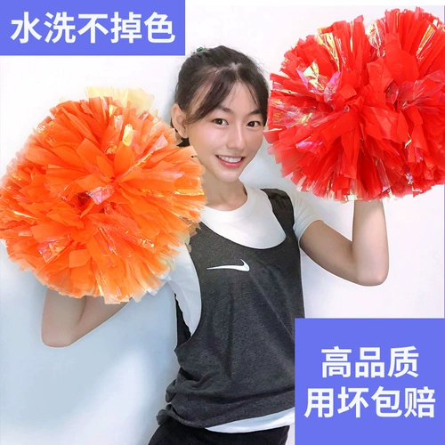 La La Team Ballist Ballist Halla La La La Dance Game LaLa Team Team, держащая танцевальную ручку красочное мяч