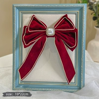 Из жемчуга, с бантиком