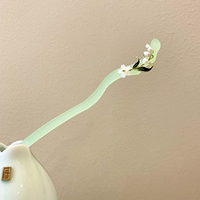 Ветрный колокол небо ветвь зеленые куколки