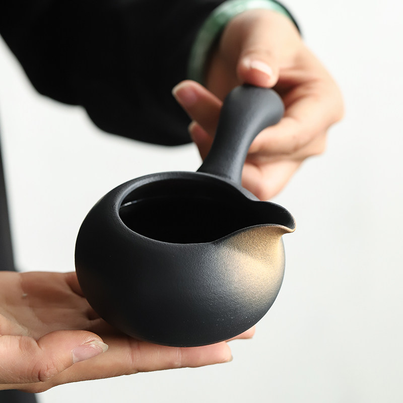 Qiyou justice cup retro bluestone glaze household tea tea divider ceramic large-capacity side handle male cup tea sea even cup