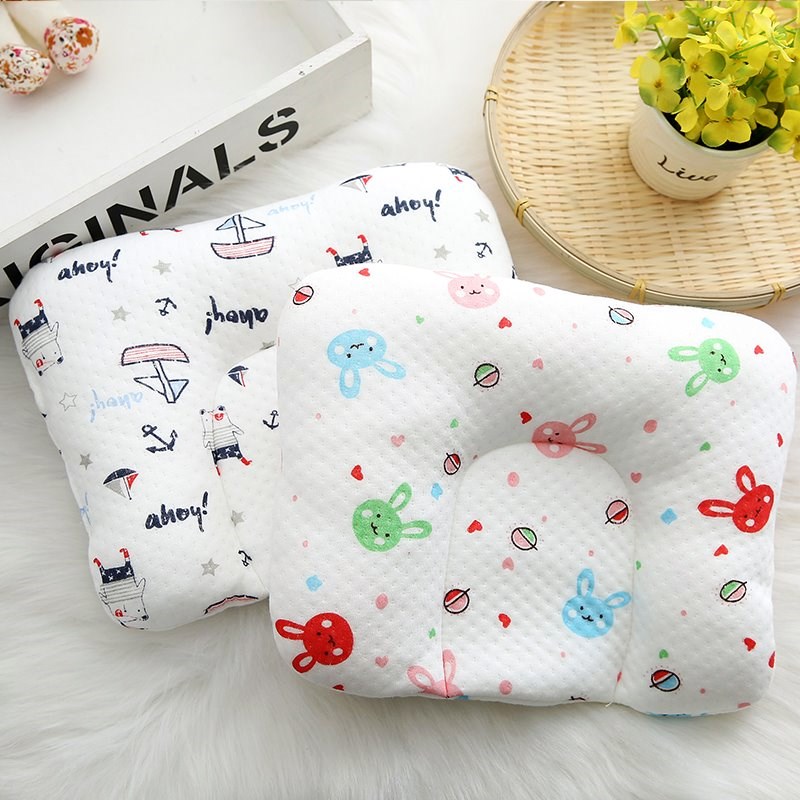 Children are sleeping with babies in sleeping. Children lengthened pillows newborn baby kindergarten stereotypes of pillow