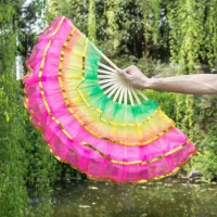 4 слоя зеленого желтого порошка