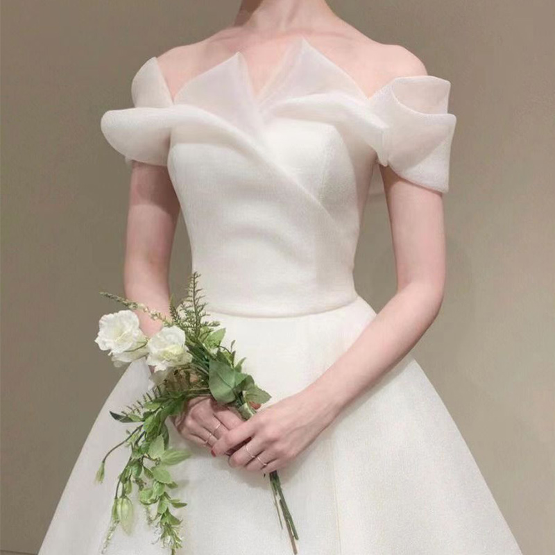 Lace retro wedding dress, open shoulders, 2023 collection, suitable for teen, lace dress Lace retro wedding dress, open shoulders, 2023 collection, suitable for teen, lace dress