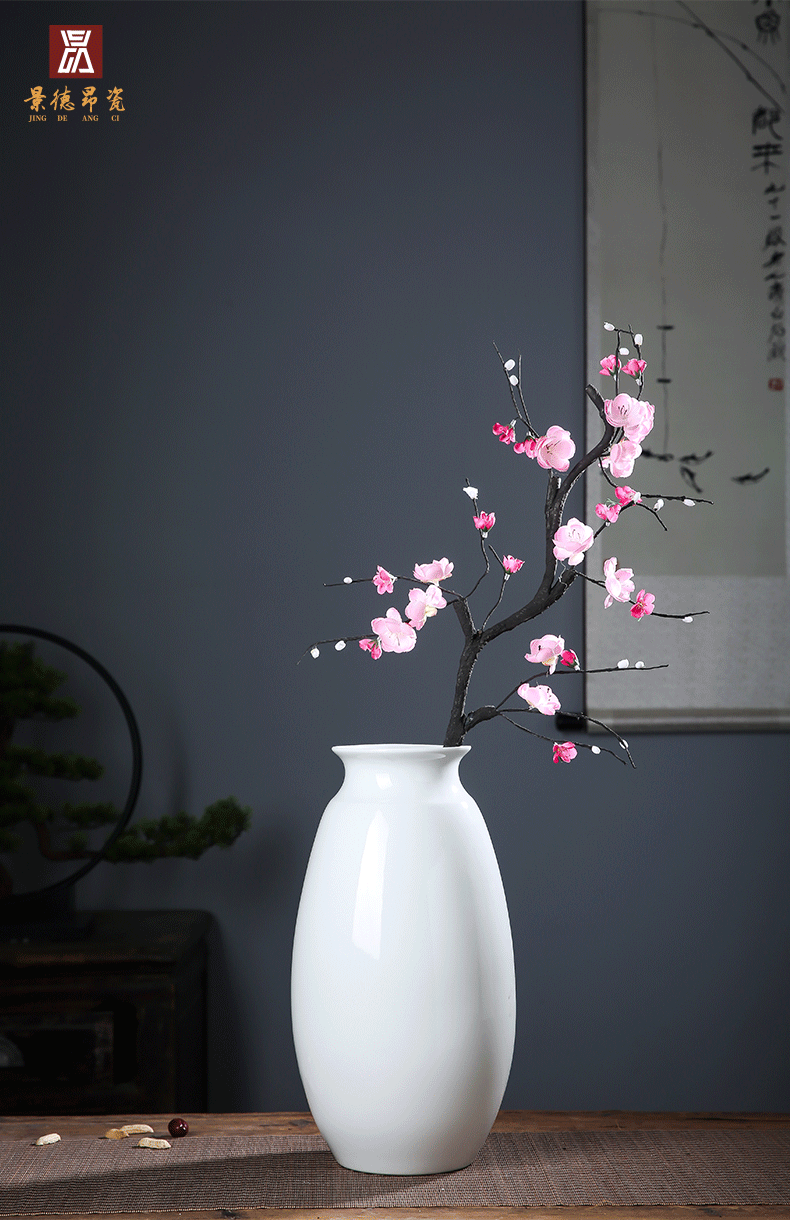 Jingdezhen ceramics European white vase is placed in the dry flower arranging hotel adornment of I sitting room living room