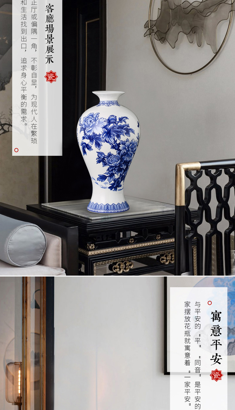 Blue and white and exquisite porcelain of jingdezhen ceramics thin foetus floret bottle of Chinese ancient frame decorate the sitting room TV ark, furnishing articles