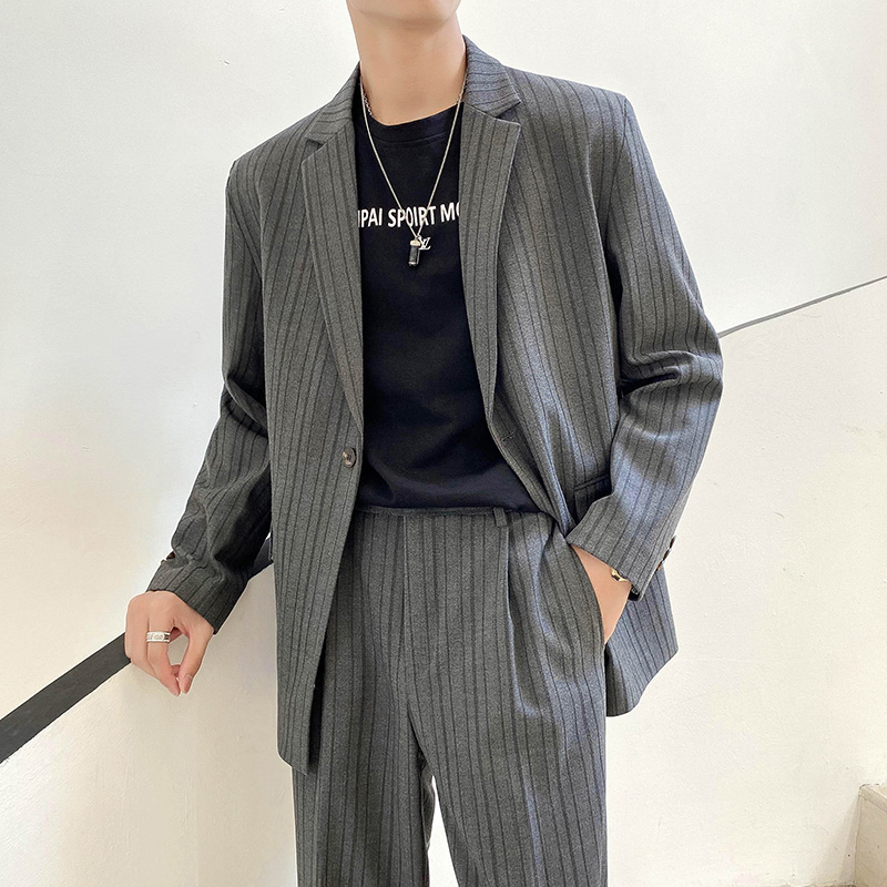 Early spring men's suit suit Two sets of Korean version loose casual light and light and luxurious New groom suits fried street exploits