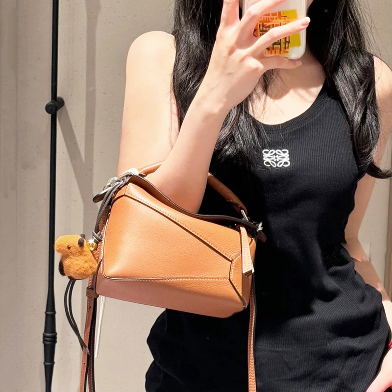 Genuine Leather Celebrity-Inspired Patchwork Geometric Bag for Women, Light Luxury, High-End Feel, Niche Handbag, Versatile Lunchbox Bag, Trendy
