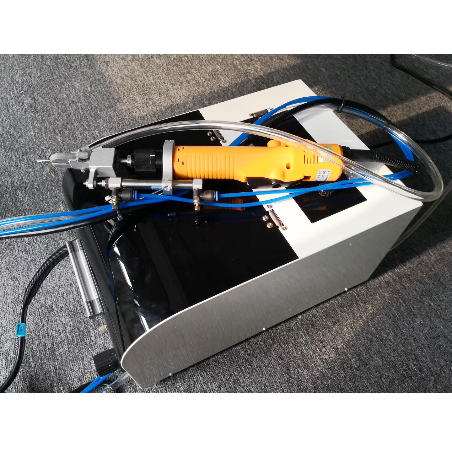 Jinle brand hand-held semi-automatic lock screw machine blowing convenient hand-held automatic hand-held screw machine factory direct sales