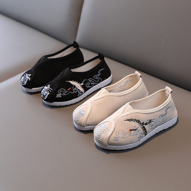 22 years Spring new Xianhe embroidered boy handmade cloth shoes Old Beijing China Wind Scout shoes Han clothes performance shoes
