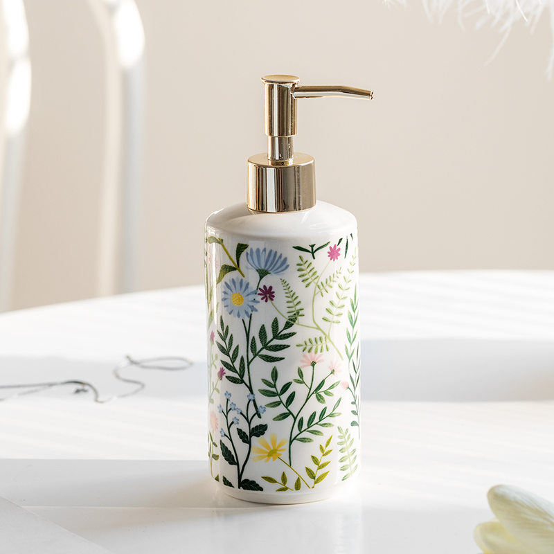 American Light Luxury in Flower Ceramics Hand Liquid Press Bottle Shampoo Bath Dew Bottle Room