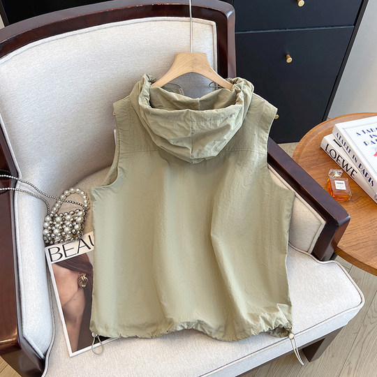 2025夏季新款休闲连帽防晒马甲女时髦洋气无袖坎肩运动马夹薄外套