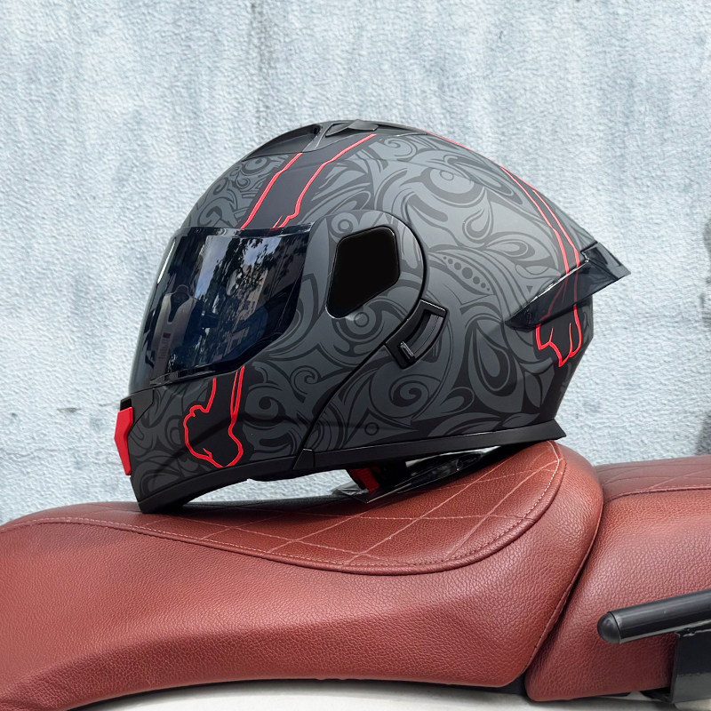 3C認証取得済みのOrz製新型バイクヘルメット。ユニセックス仕様のフリップアップヘルメットで、デュアルレンズBluetoothスロットを搭載。ハーフフェイス／フルフェイス兼用で、オールシーズン対応。